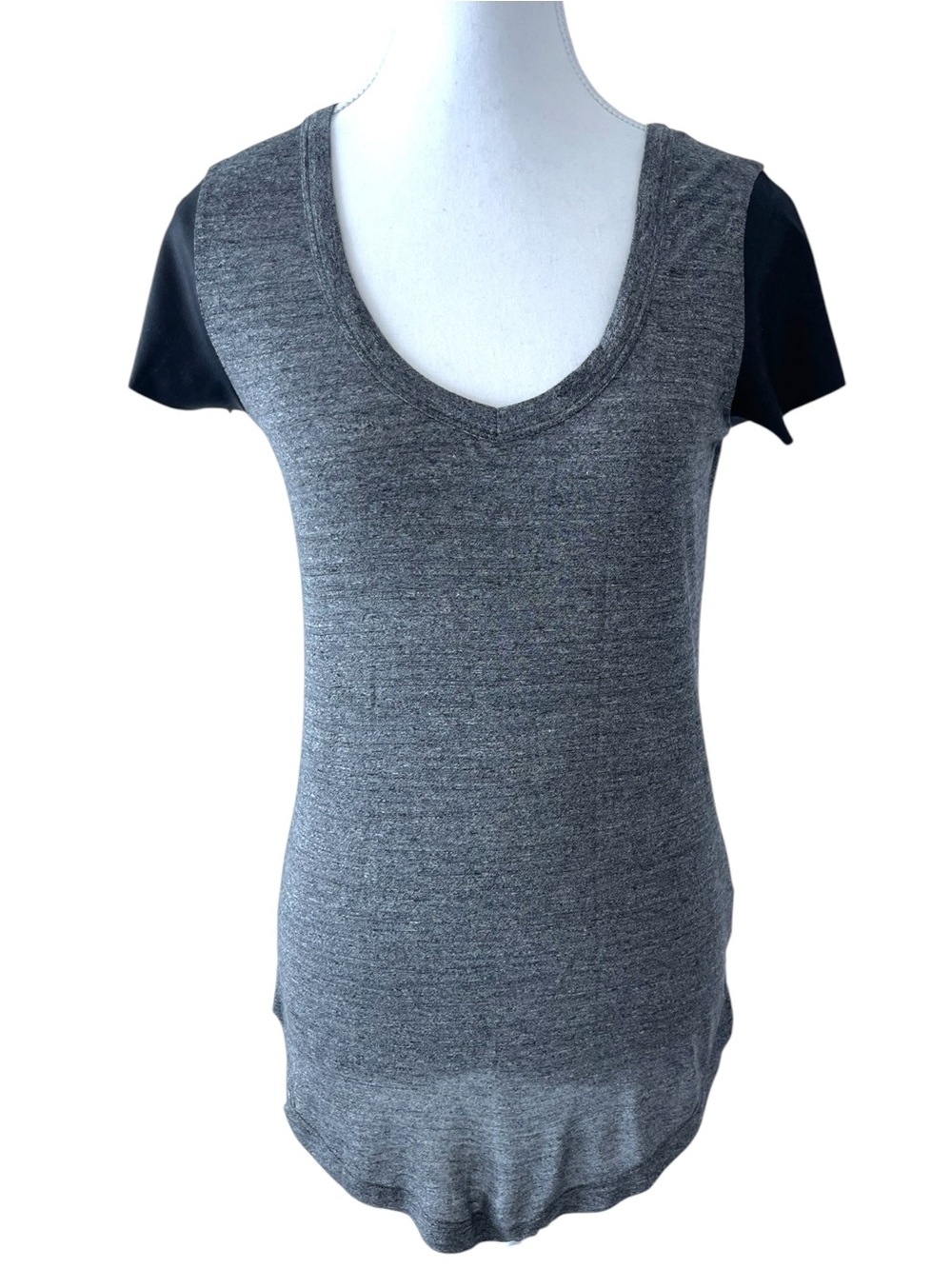 Zara Heather Gray V-Neck Tee with Black Textured Short Sleeves Size Small
